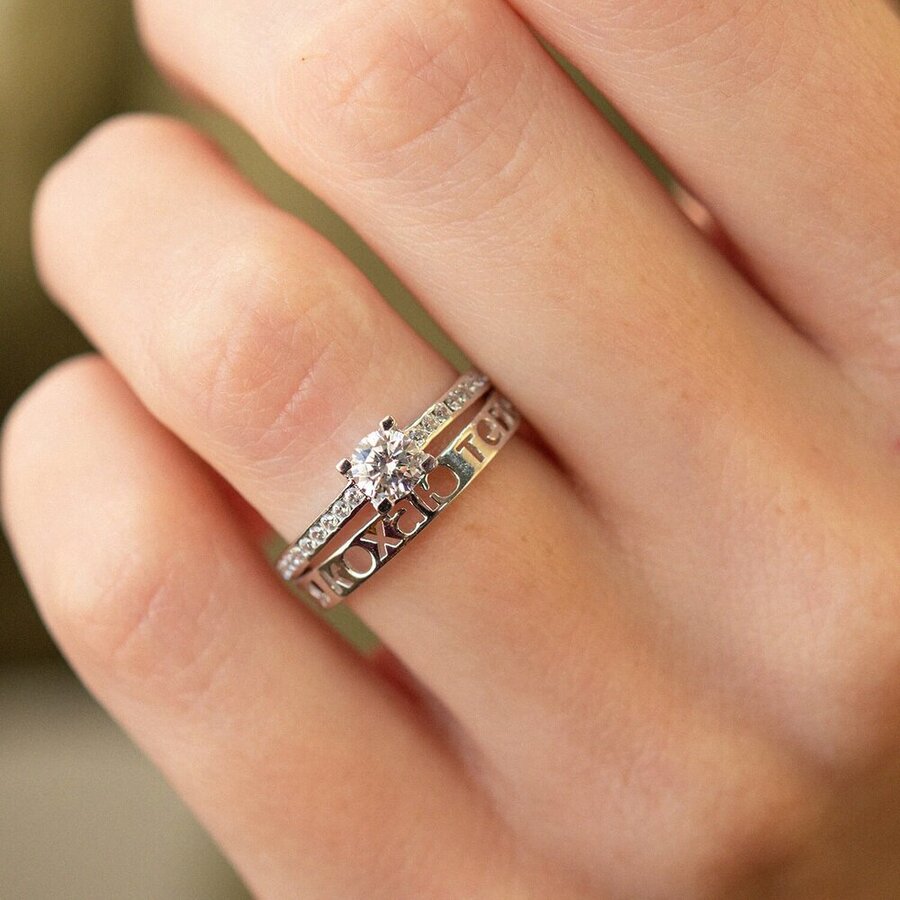 Золотое помолвочное кольцо  "Я кохаю тебе" с фианитами К2044