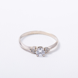 Золотое помолвочное кольцо с фианитами К2052