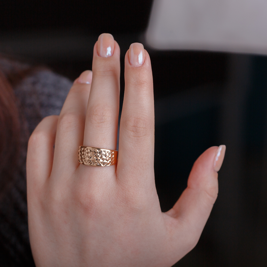 Золотое кольцо с алмазной гранью. К10211A