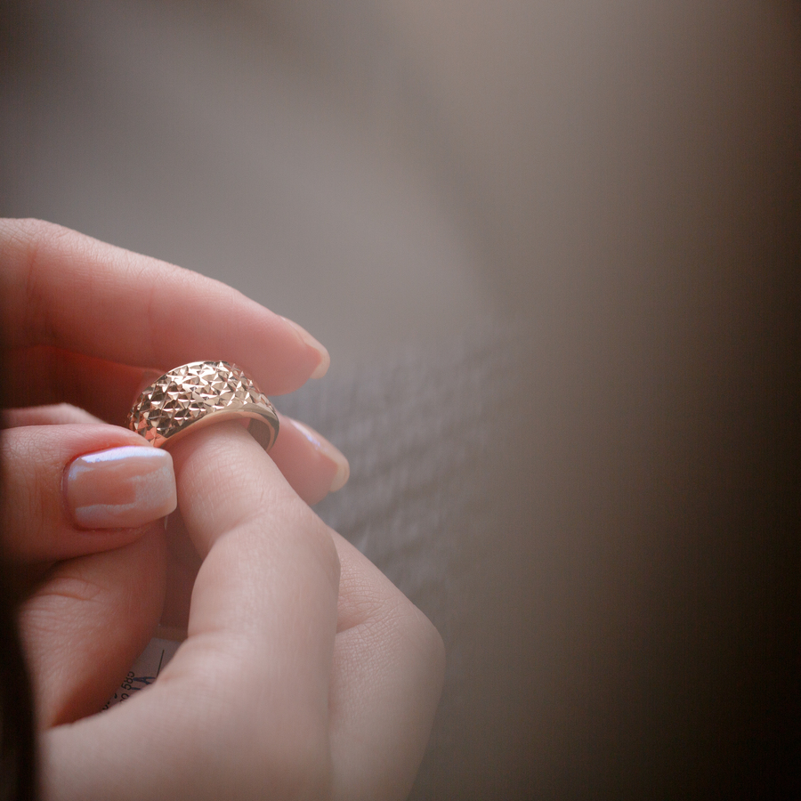 Золотое кольцо с алмазной гранью. К10211A