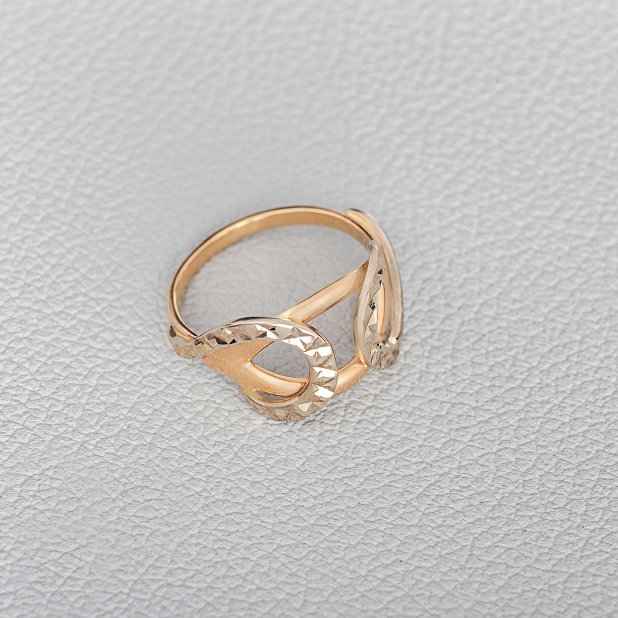 Кольцо золотое с алмазной гранью. К10396А