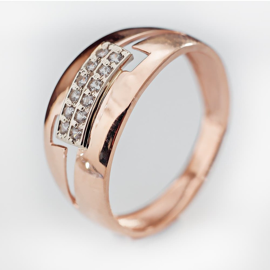 Золотое кольцо с фианитами. К1743
