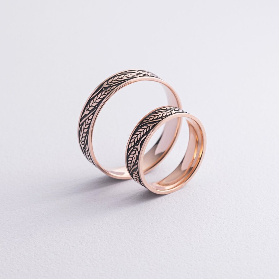 Обручальное золотое кольцо "Колосок" с чернением 240581300