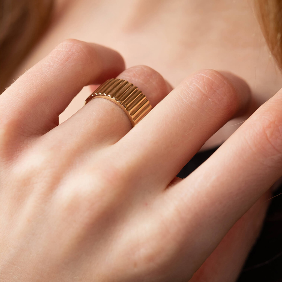 Широкое кольцо "Энид" в желтом золоте к07359