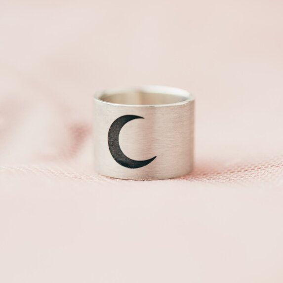 Серебряное кольцо с гравировкой "Луна" 112143лн
