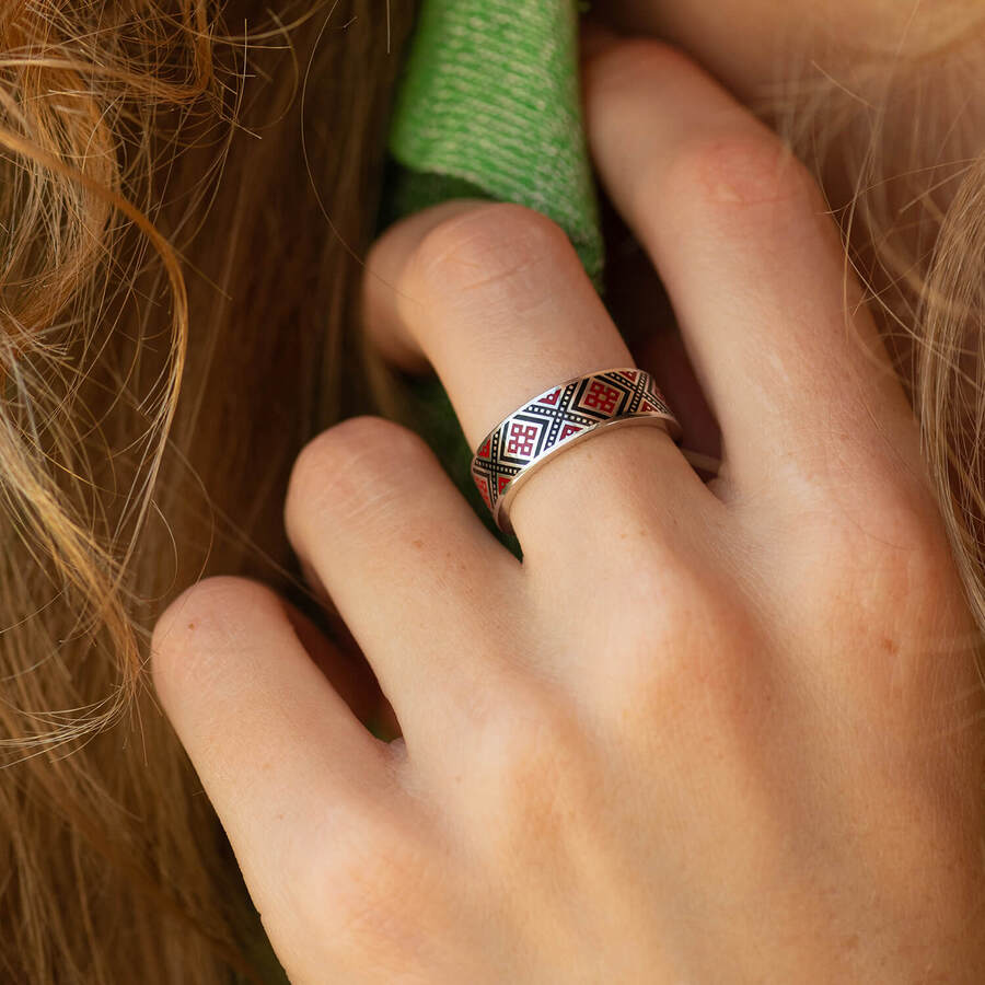 Золотое обручальное кольцо "Вышиванка" с эмалью 230141100