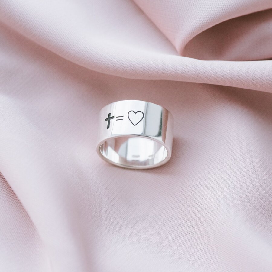 Серебряное кольцо с гравировкой "Моя вера - моя любовь!" 112143вер
