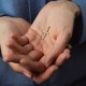 Крестик в желтом золоте (фианиты) п04034