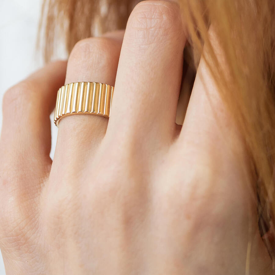 Широкое кольцо "Энид" в желтом золоте к07359