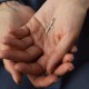 Крестик в белом золоте (фианиты) п04053