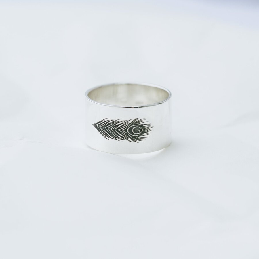 Серебряное кольцо с гравировкой "Перышко" 112143пер