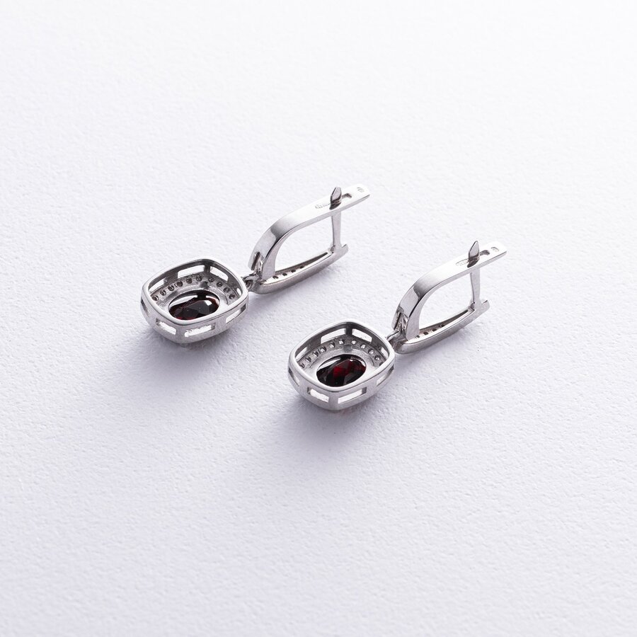 Серебряные серьги с пиропами и фианитами GS-02-060-4110
