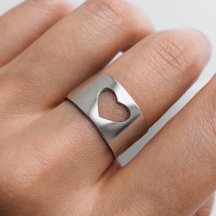 Серебряное кольцо "Сердце" 112229