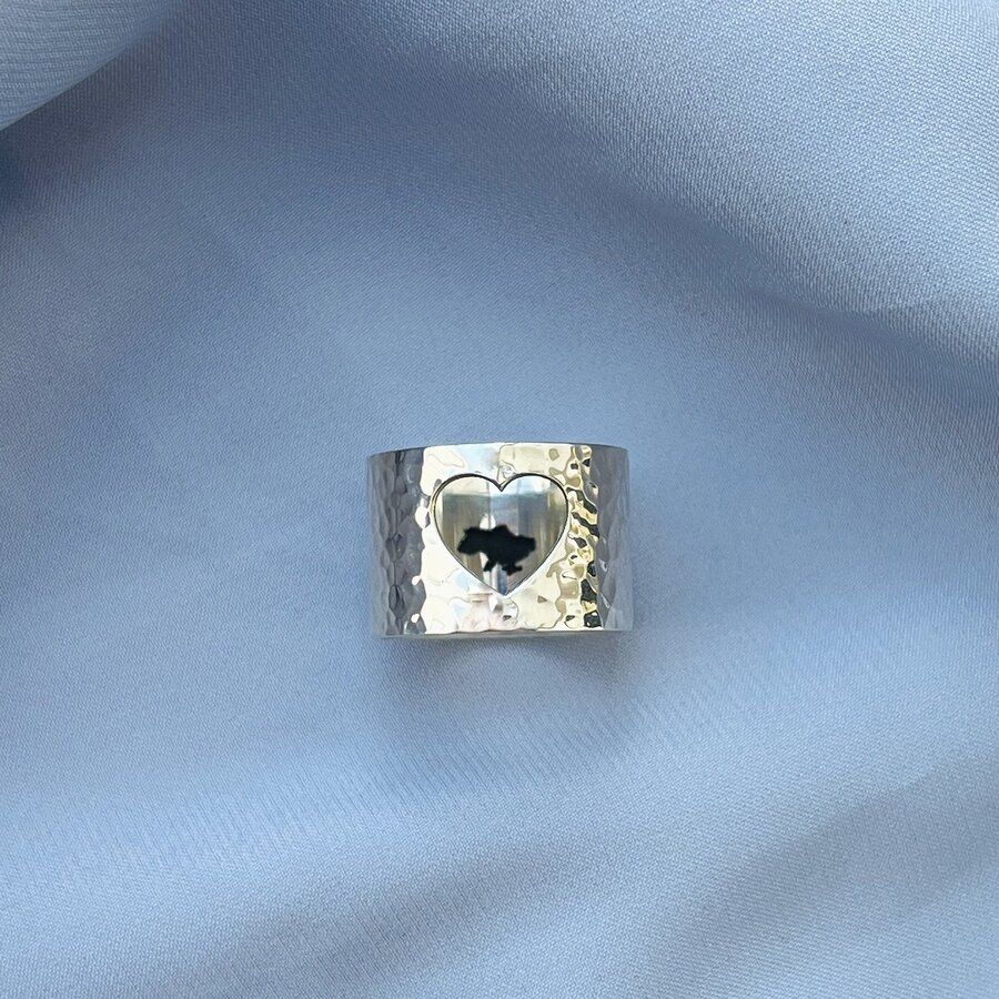 Широкое кольцо "С Украиной в сердце" в серебре 112206укр