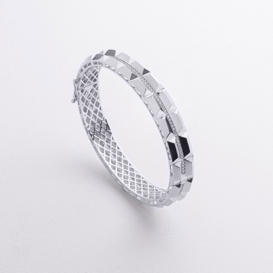 Жесткий браслет "Charlotte" с фианитами (белое золото) б05815
