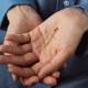 Хрестик у жовтому золоті (фіаніти) п04039