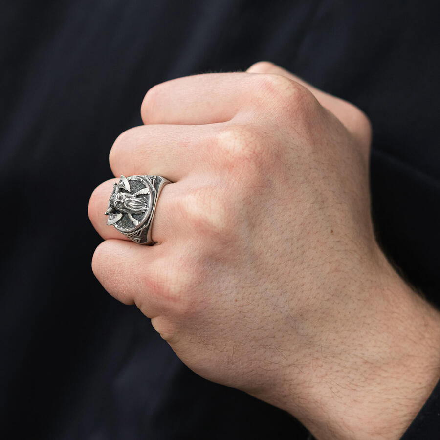 Серебряное кольцо "Викинг с топорами" 423