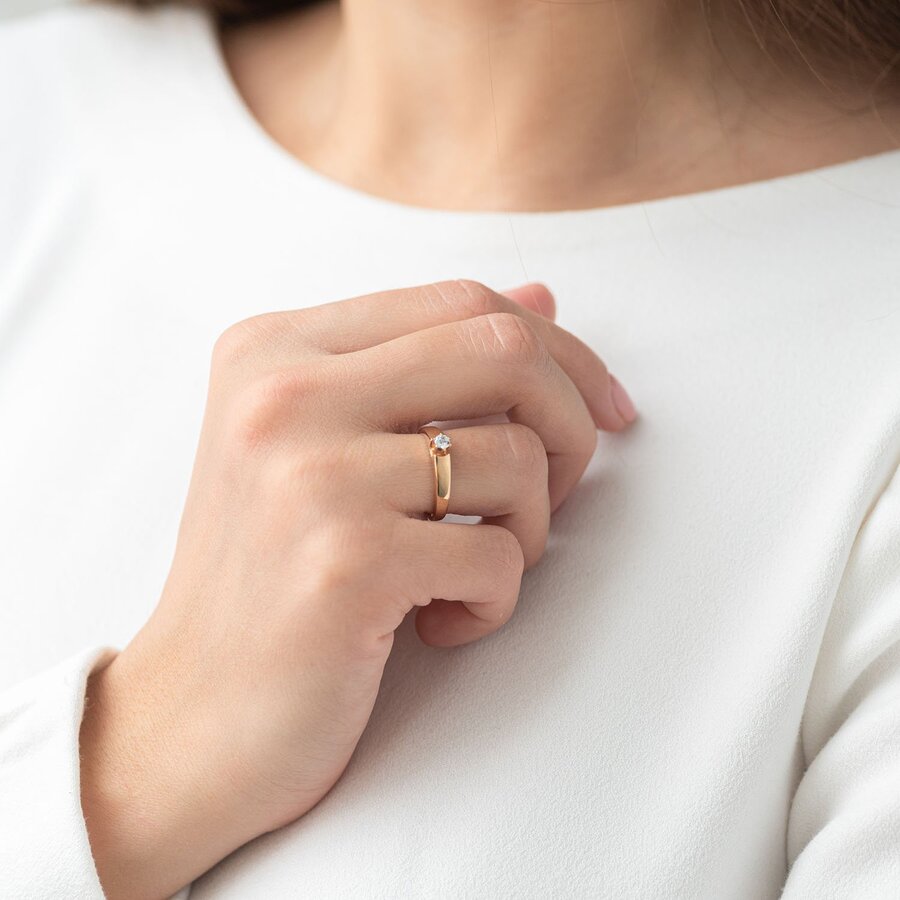 Золотое помолвочное кольцо с фианитом к04918