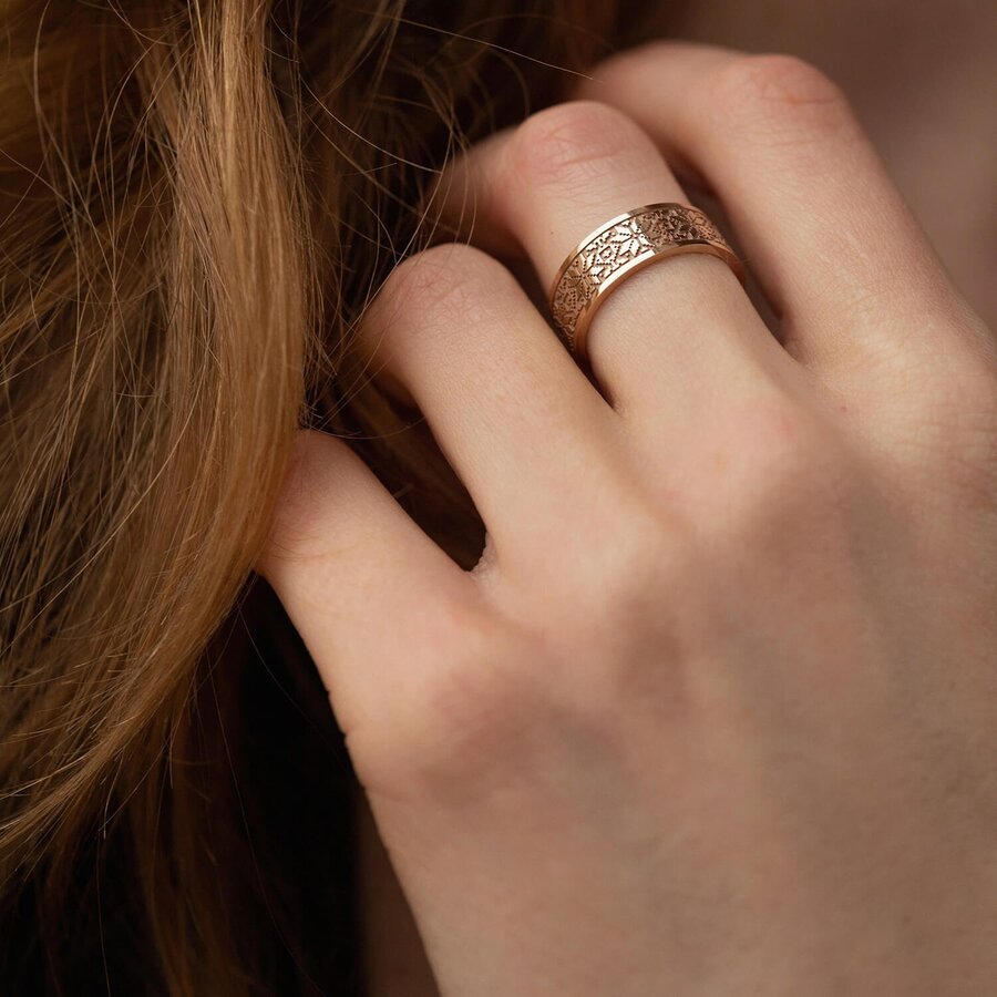 Обручальное кольцо "Вышиванка" в красном золоте 210292400