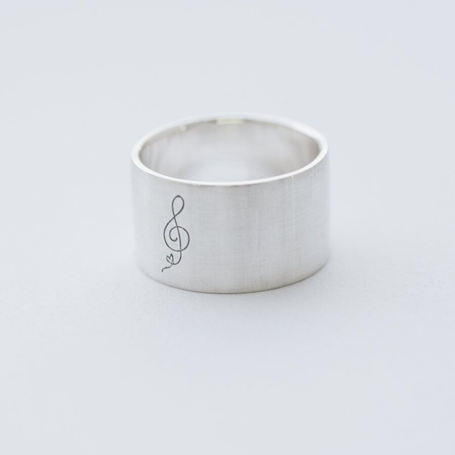 Серебряное кольцо с гравировкой "Скрипичный ключ" 112143с