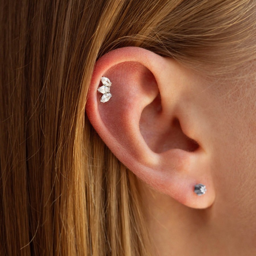 Одиночна срібна сережка в хрящ вушка (фіаніти) 40034