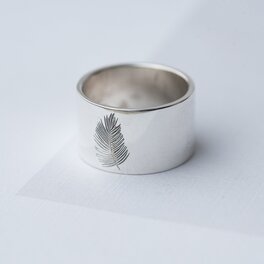Серебряное кольцо с гравировкой "Перо" 112143п
