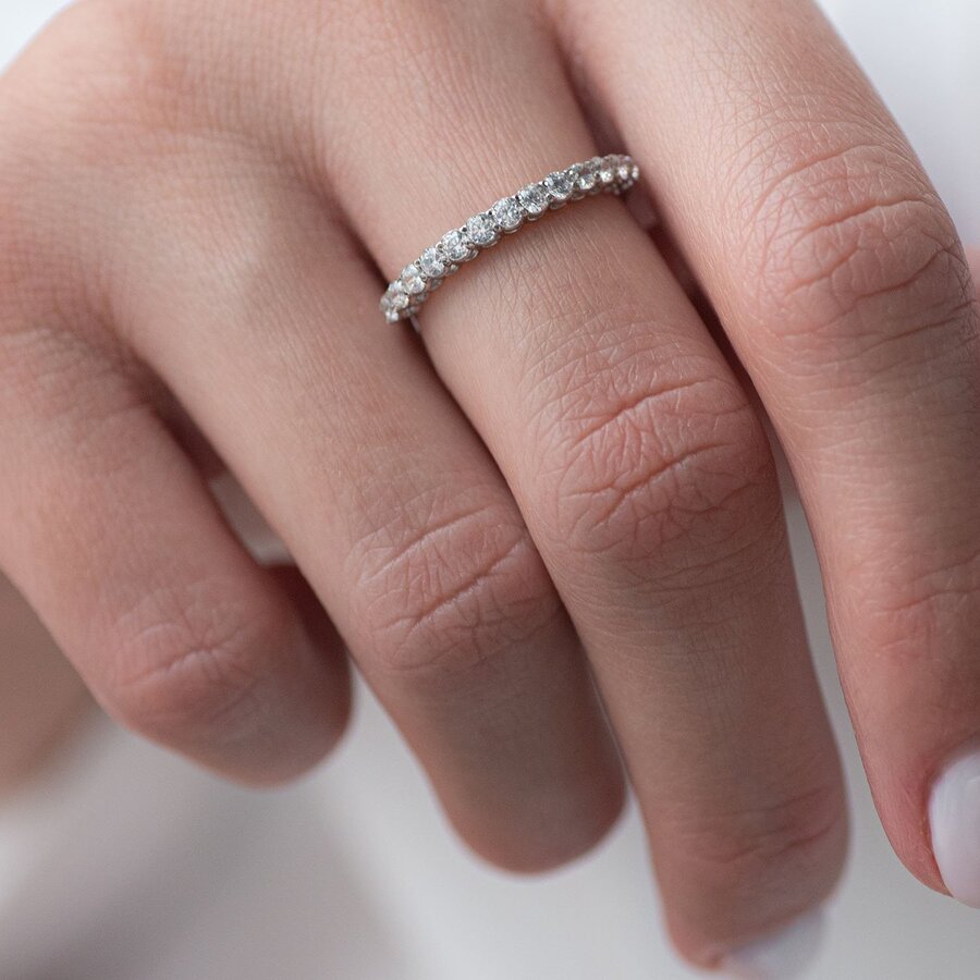 Серебряное кольцо с фианитами 112580