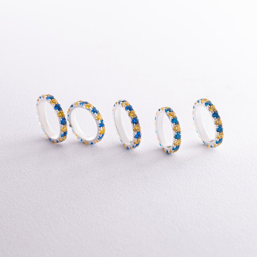 Серебряное кольцо с дорожкой голубых и желтых камней 112664