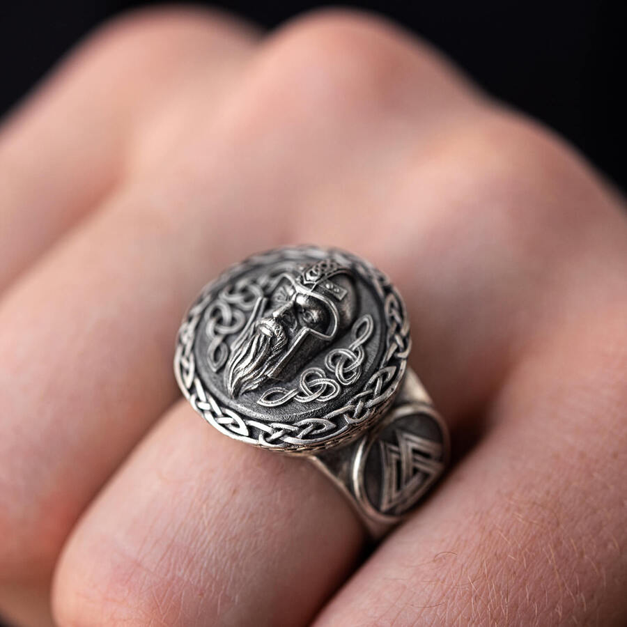 Мужское серебряное кольцо "Викинг" 424