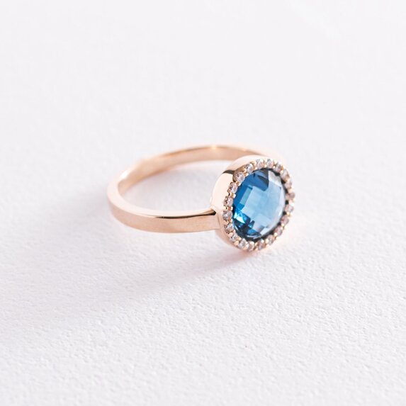 Золотое кольцо с белыми и синими фианитами к06831
