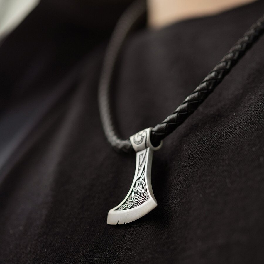 Срібний кулон "Сокира з Щитом Іггдрасіля, Кельтським амулетом Спокою" 7046