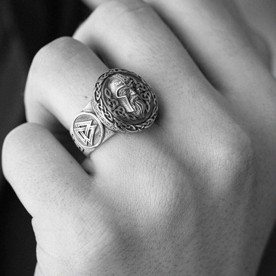 Чоловічий срібний перстень "Вікінг" 424