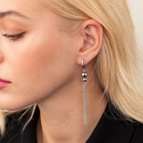 Серебряные висячие серьги с шариками 123140