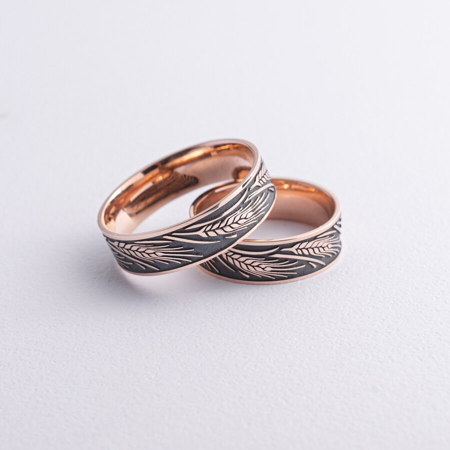 Обручальное золотое кольцо "Колосок" с чернением 240571300